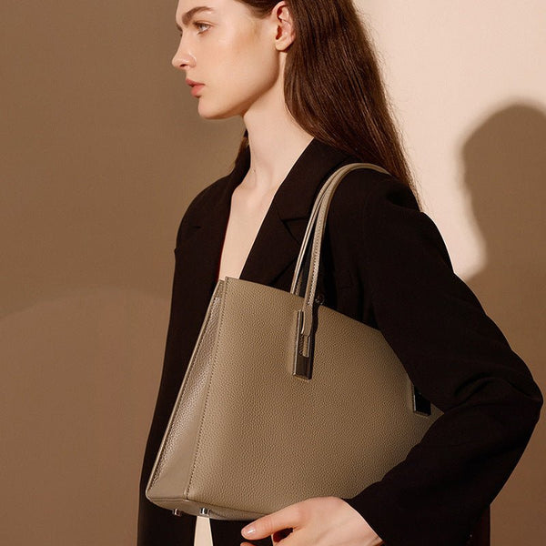 Large Capacity Cowhide Tote – Luxury, Space & Everyday Style
